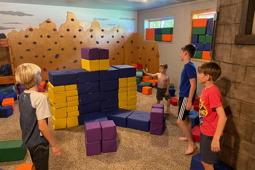 Indoor climbing play